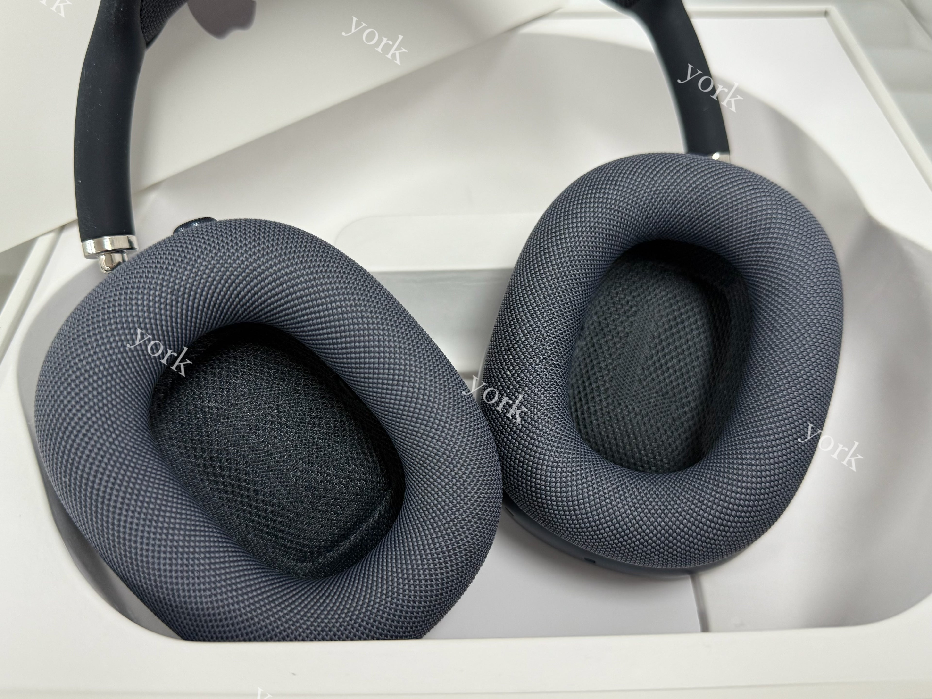 AirPods Max navy