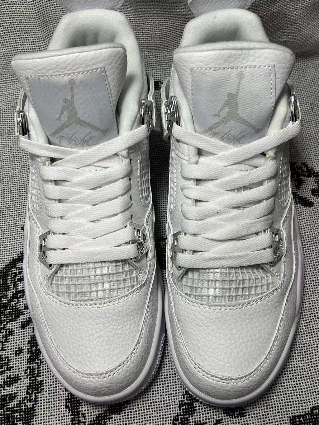 AJ4 White metallic