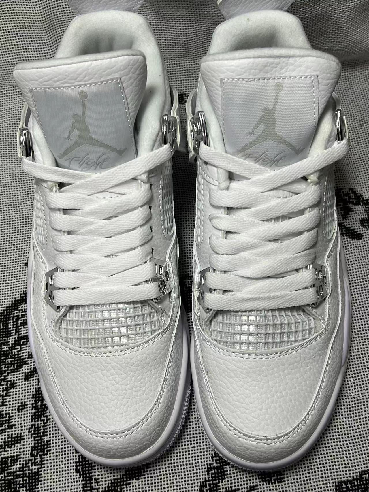 AJ4 White metallic